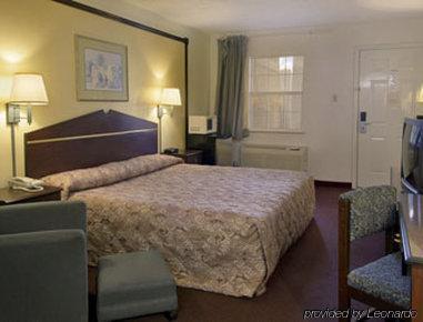 Knights Inn Midland Room photo